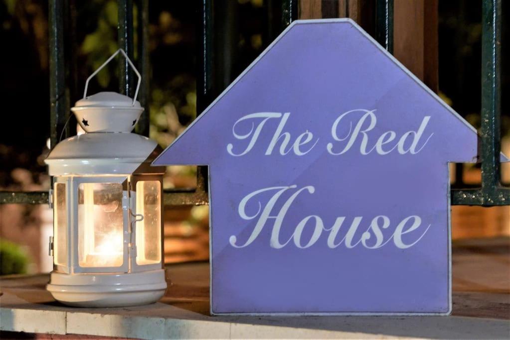 The Red House In Dassia 外观 照片